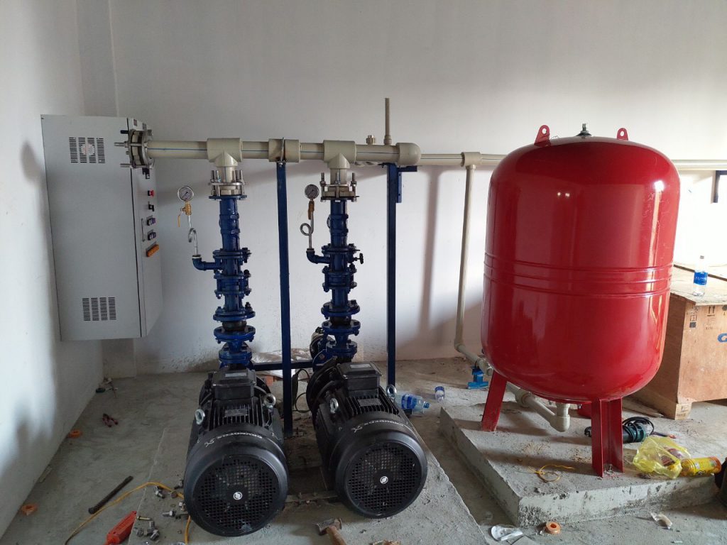 Bình tích áp Varem Italy và hệ thốn bơm tăng áp